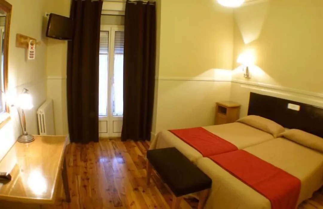 Hostal Canovas-1